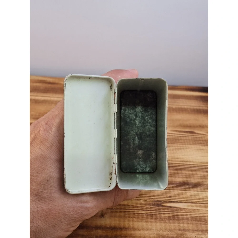 Vintage Johnson & Johnson Plastic Strips Empty Band-Aid‎ Tin Metal Box Container